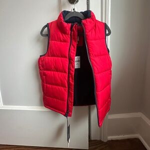Unworn (tags on) gap puffer vest, size XS